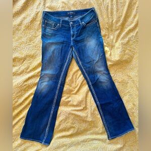 Silver Jeans 👖 bootcut with decorative back pockets W33xL34